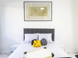 Apê Novo 5 min do Centro, Shopping e Praia com Garagem e Ar condicionado