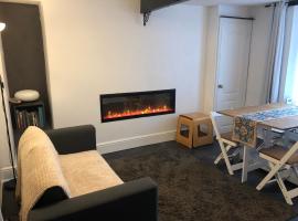 The Pathfinder's Retreat - 1 bedroom house, hotel en Deri