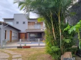 Linda Casa c/ 3 quartos e piscina