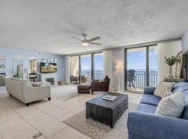 New Listing! Dog-friendly direct oceanfront with private balcony and heated rooftop pool