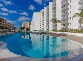 Ocean Garden 2BR Apartment Climatized Pool & Parking