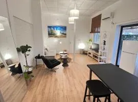 Stylish Garden Apt 2 Min Beach