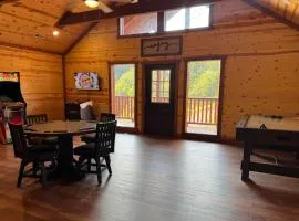 Poppy Bills Retreat - Private Indoor Pool, Large Game Room + Outdoor Hot Tub