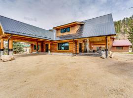 Cabin 3/4 Mi to Red River Ski & Summer Area, Hotel in Red River