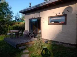 Refugio en adobe con terraza y vista