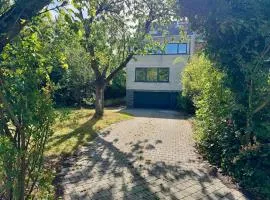 3BR Villa with Big Garden, Ping-Pong, Cinema, Bath
