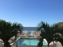 Oceanview's and heated pool in Cudjoe Key, FL, hotel i Cudjoe Key