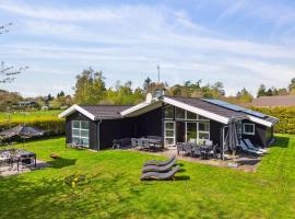Holiday Home Amiira - 500m from the sea by Interhome, hotel din Gilleleje