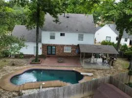 Modern Vast Southern Home with Pool Near Shops
