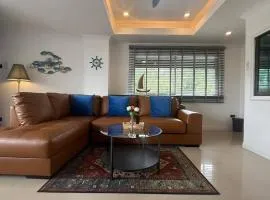 Palace - Spacious 1 bedroom Condo with shared Pool