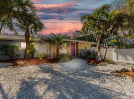 Ocean72 Holmes Beach Vacation Home with Private Heated Pool Spa & Walk-to-Beach Access, hotel in Holmes Beach
