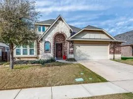 Cozy 4 bedroom home with Greenbelt views in Oak Point
