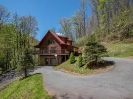 New River Front Log Cabin- 30 Mins to Skiing, Fire Pit, Dogs OK