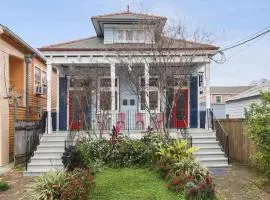 Heart of MidCity Front Porch 3bd 2 bath Streetcar