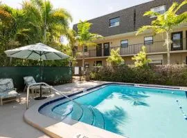 2BR Stylish Retreat with BBQ Pool & Beach
