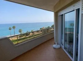 Precioso apartamento en primera linea de mar Beautiful apartment on the first line of the sea