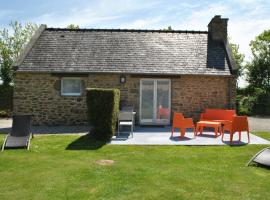 Charmante Maison Bretonne avec Piscine Chauffée, Hotel in Plouguin