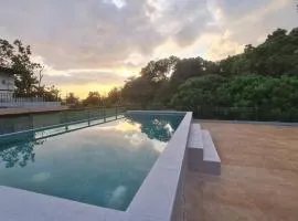 Penthouse with sea view and pool - Privilege residence