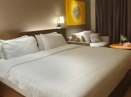 Novotel Residence Hotel Manila by Jolly Luxe Suites at Acqua