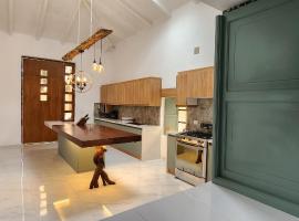 Cozy rural house with WiFi and garden in Pujil&iacute;, casa de campo em Pujil&iacute;