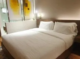 Novotel Residence Hotel Manila by Jolly Luxe Suites at Acqua