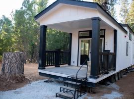 Tiny House Village Yosemite-Blanca、グローブランドのタイニーハウス