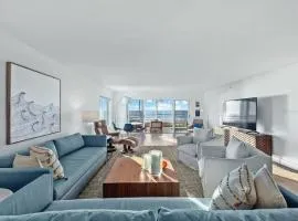 Three Bedroom Beachfront Apartment in Venice