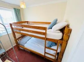 2 Bedroom Chalet SB144, Sandown Bay, Isle of Wight, Dog Friendly, Free Wifi