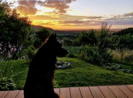 JAWORNICA HOUSE domek z pięknym widokiem, hotel v destinaci Targanice