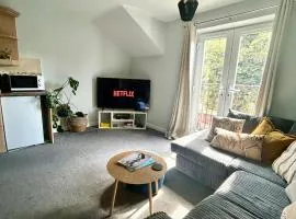 Modern 2Bed Netflix & Free Parking Telford Gem