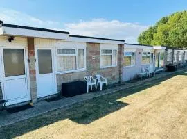 2 Bedroom Chalet SB144, Sandown Bay, Isle of Wight, Dog Friendly, Free Wifi