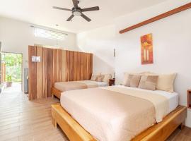 Casa Cocodrilo, Wifi y Confort a 5m Puerto V., hotel in Hone Creek