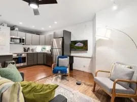 Chic Apartment with King Bed in Old City