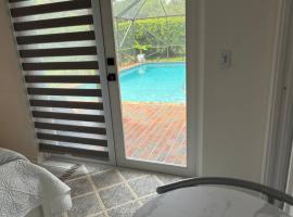 Aqua Vista, hotel v destinaci Lake Clarke Shores