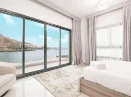 The Pearl Villa - Swimming Pool with Sea and Mountain view - Al Dana Island Fujaira