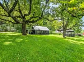 New River Views & Access - Hot Tub, Gazebo, Fire Pit, Next to Riverside Canoeing!
