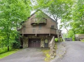Charming Riverfront Cabin - Hot Tub Overlooking New River, Gas Fireplace