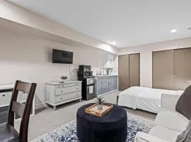 New! Cozy Studio Kitchenette Near Sloans Lake