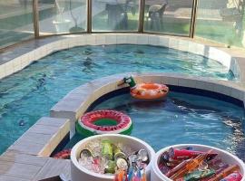 شاليهات الأمواج, pet-friendly hotel in Qārā