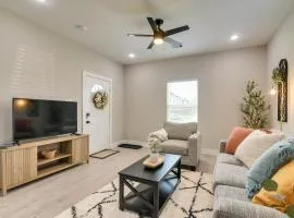 Patio and Fenced Yard Home Close to Dtwn Houston!
