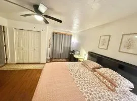 Redwood View Suite 326SQFT Private Entrance and Bath