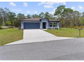 Stylish Home Away From Home, hotel in Brooksville