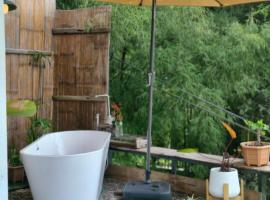 Doichang Riverhouse, hotel in Ban Huai Khai