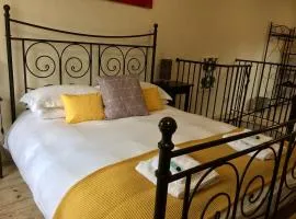 Coach House Studio, quiet, rural, pet friendly, Probus