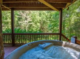 Prime Secluded Location- 5 Mins to State Park, Hot Tub, Dogs Welcome