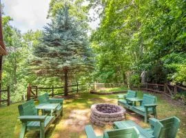 Prime Location- Secluded, Fire Pit, Covered Decks!