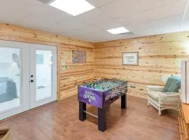 Lazy Dog Log Cabin, Hot Tub, Fishing Lake, New River Access, Foosball