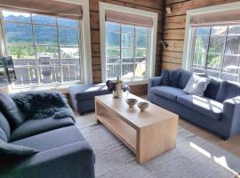 Luxurious 4 bedroom Mountain Cabin with Gaustatoppen View, chalet de monta&ntilde;a en Gaustablikk