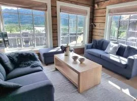 Luxurious 4 bedroom Mountain Cabin with Gaustatoppen View