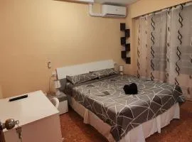 Habitación Doble con baño privado,Gandía en piso compartido con los Anfitriónes